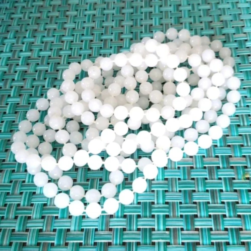 Vintage jewelry strand of faux pearls necklace white long string glam costume - Picture 6 of 7